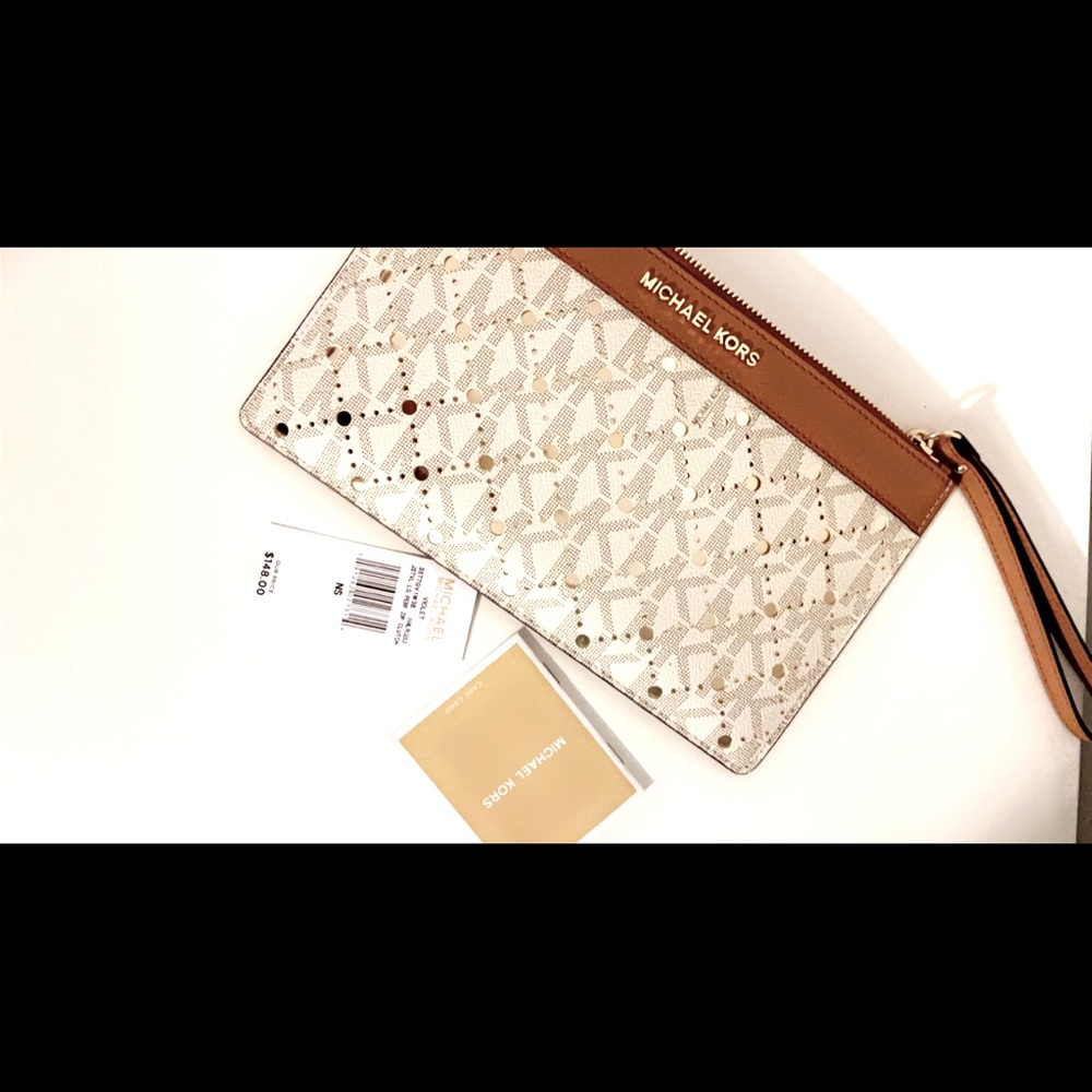 Michael Kors Signature Jet Set Charm Wristlet